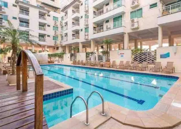Apartamentos Com Piscinas Na Praia De Bombas Bombinhas